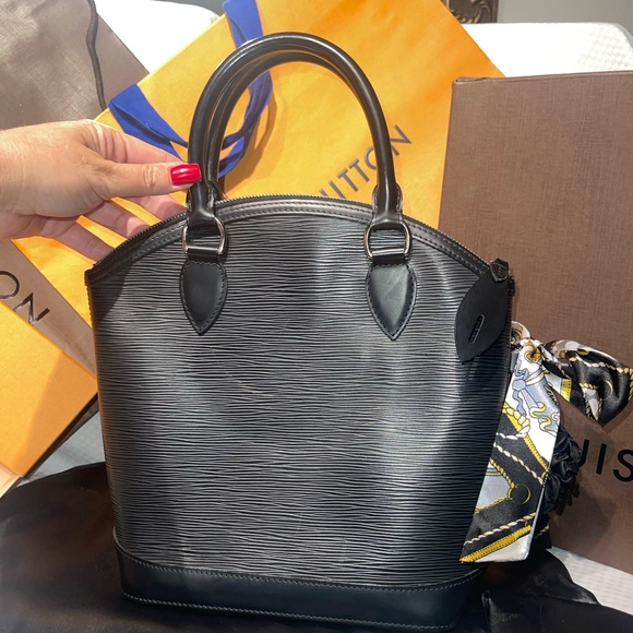 ⭐️FALL SALE⭐️ Louis Vuitton Black Epi Lockit Vertical Satchel - Picture 9 of 16